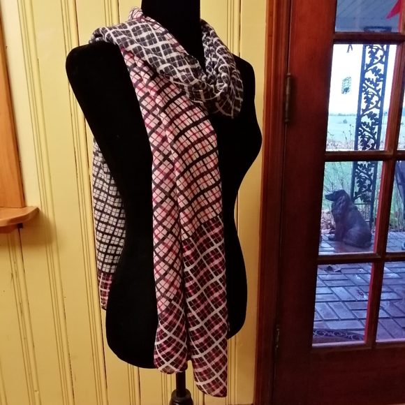 The Limited 100% Rayon Plaid Scarf - Picture 5 of 6